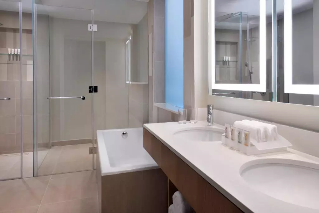 Holiday Inn & Suites